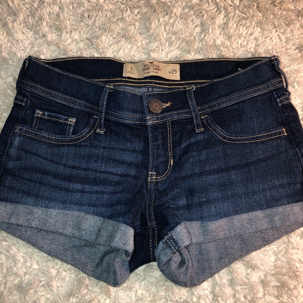 Like new Hollister shorts!! SIZE  1